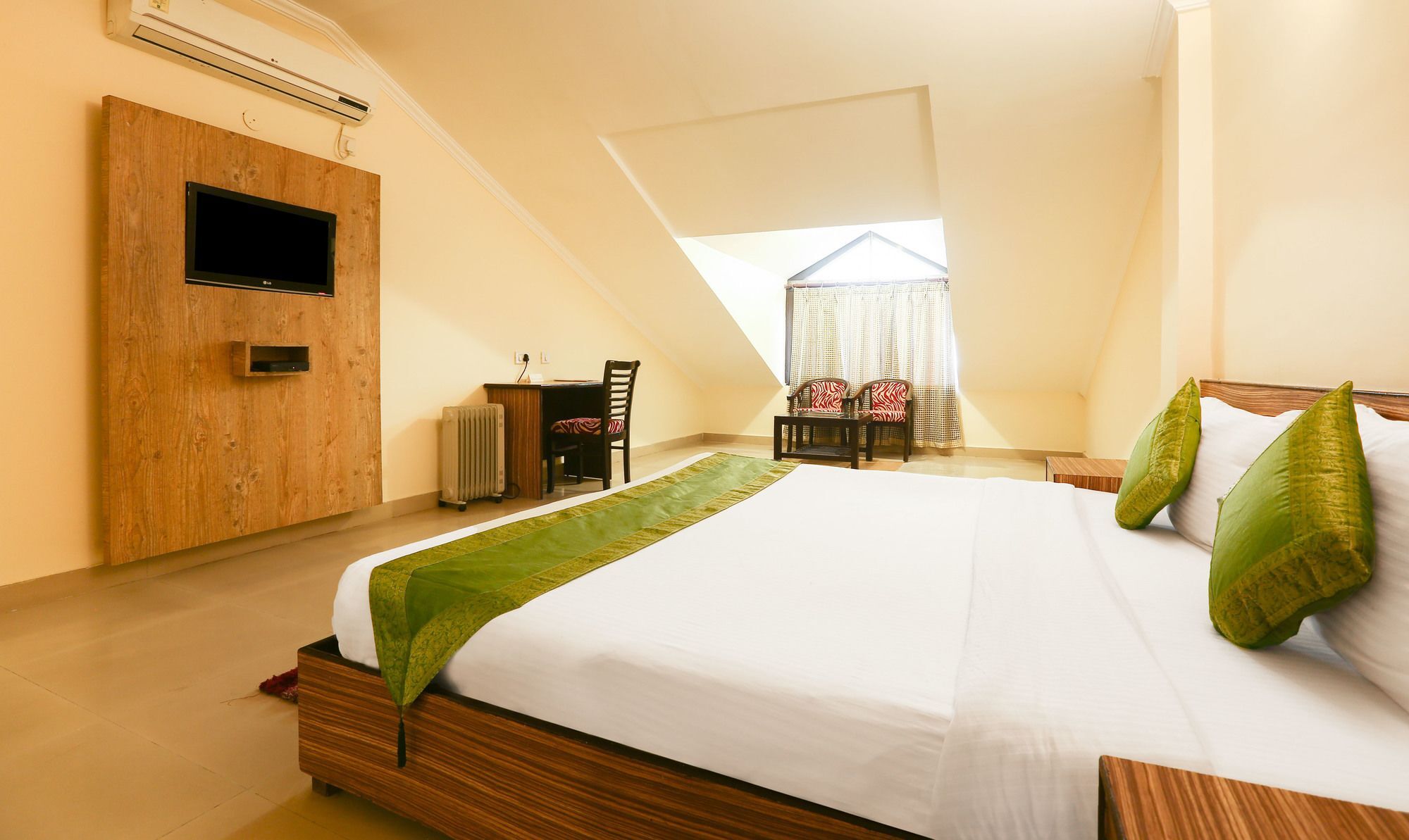 Hotel Treebo Trend Gk Conifer Dharamshala Exterior foto